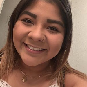 Meet your Posher, Yadira